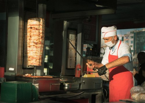 Dönərçi tələb olunur