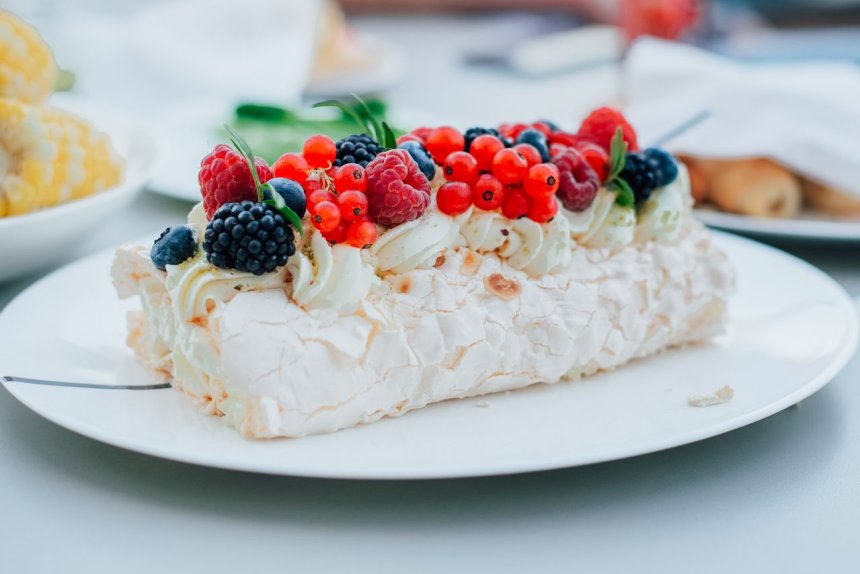 Şirniyyatçı is elani Velora Bakery - şirniyyat evi