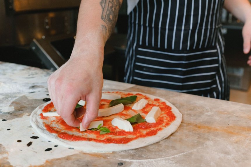 Pizza ustası tələb olunur